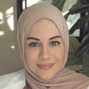 Noor Amra Headshot 10 of 10