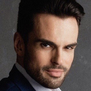 Oto Maciel Headshot 5 of 10