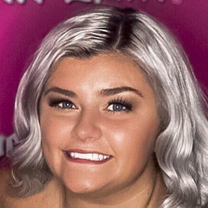 Paige Phillips Headshot 8 of 10
