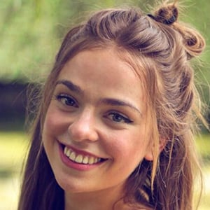 Paula Etxeberria Headshot 5 of 10