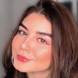 Raissa Queiroz Headshot 2 of 10