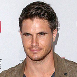 Robbie Amell at age 27