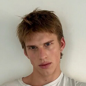 Robert Gigliotti Headshot 4 of 6