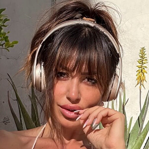 Roberta Pedrelli Headshot 6 of 8