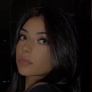 Rozana Yazdani Headshot 10 of 10
