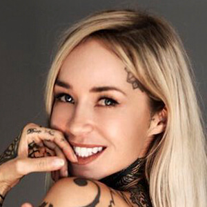 Sara Fabel Headshot 4 of 6