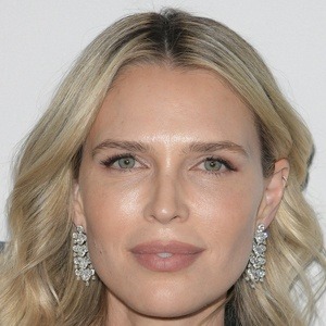 Sara Foster Headshot 6 of 9