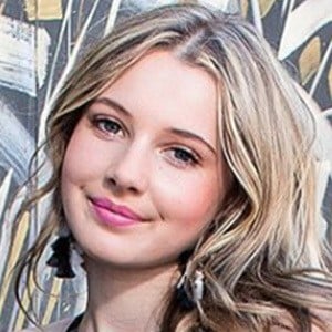 Saylor Hansen Headshot 3 of 10