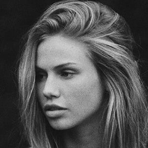 Scarlett Leithold Headshot 5 of 10