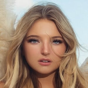 Shae Smolik Headshot 6 of 8