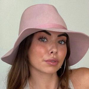 Sienna Leone at age 23