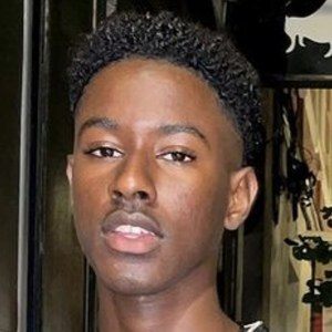 Souleymane Headshot 6 of 10