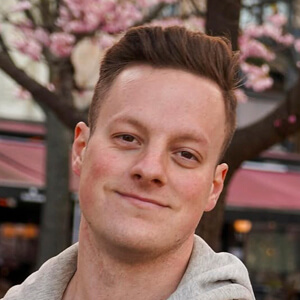 Stefan Thyron Headshot 5 of 6