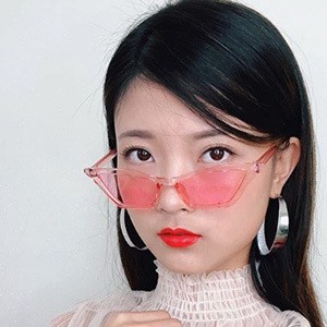 Susie Shu Headshot 3 of 10