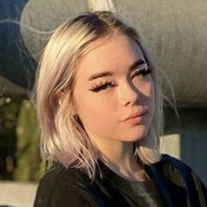 Tess Krauser Headshot 2 of 10