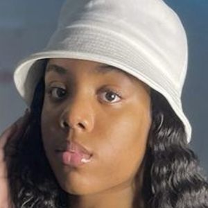 Meniyah Biscette Headshot 4 of 12