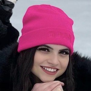 Tugce Demir Headshot 5 of 10