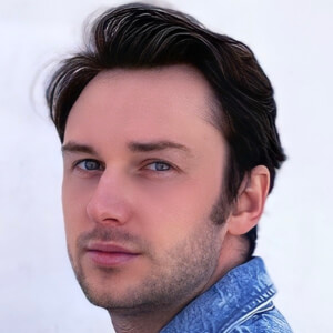 Vladis Brando Headshot 10 of 10