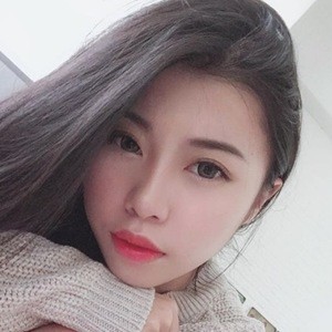 Wenxian Huang Headshot 4 of 6