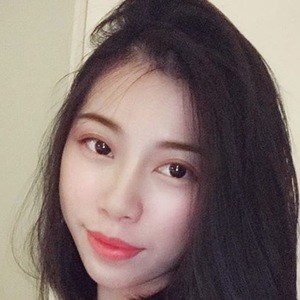 Wenxian Huang Headshot 5 of 6