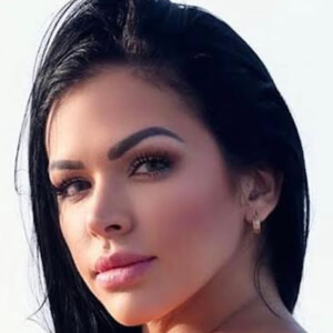 Yendry Lobo Headshot 2 of 4