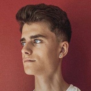 Zach Loizou Headshot 8 of 10