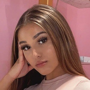 Zoe Jakaj Headshot 2 of 10