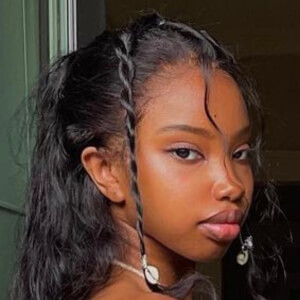zouniia at age 17